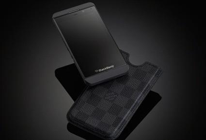 أناقة لويس فويتون تزيّن بلاكبيري Z10